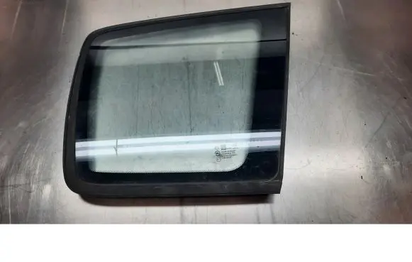KIA Carens I Rear side window