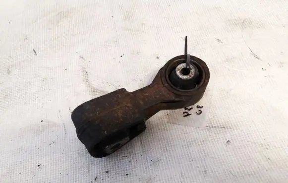 Peugeot 607 Engine mount bracket