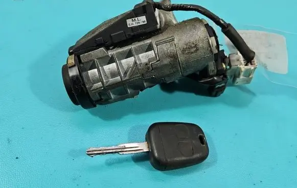 Toyota Avensis T220 Ignition lock IMPRK1534115