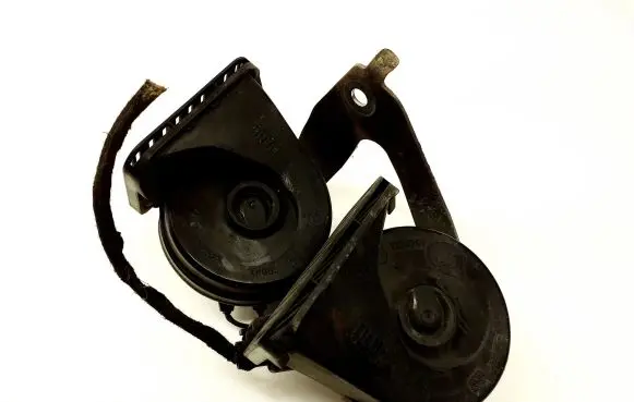 Opel Astra J Horn signal 55306AM80S A046522