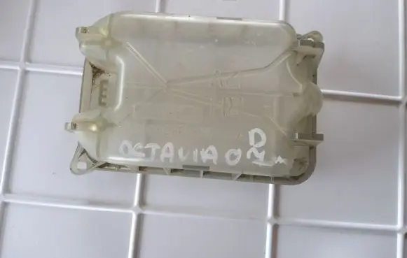 Skoda Octavia Mk2 (1Z) Headlight/headlamp dust cover VP4SHX13K046AA