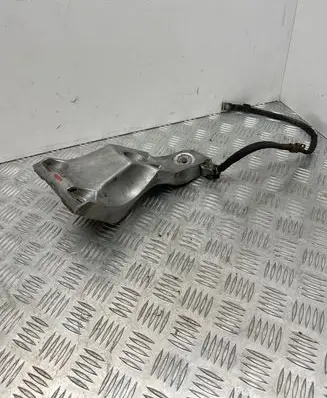 BMW 5 E60 E61 Engine mounting bracket 6776678