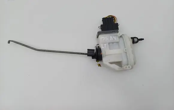 Volkswagen PASSAT B4 Central locking motor 3A0862153B