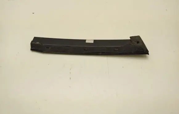 Ford Mustang VI Front door glass trim molding FR3B6302564