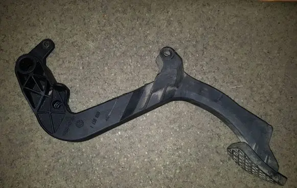 BMW 3 E36 Brake pedal 1158659