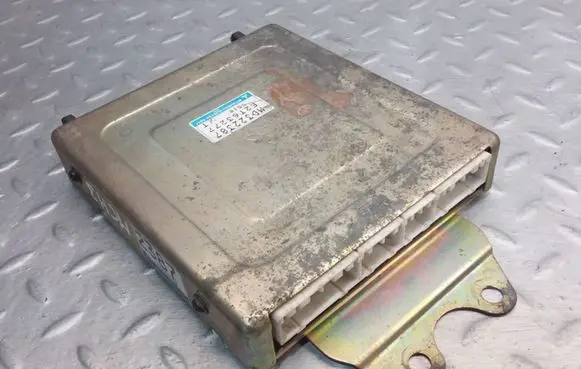 Mitsubishi Carisma Engine control unit/module MD322387 E2T63277