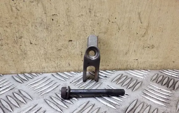 KIA Sorento Fuel Injector clamp holder