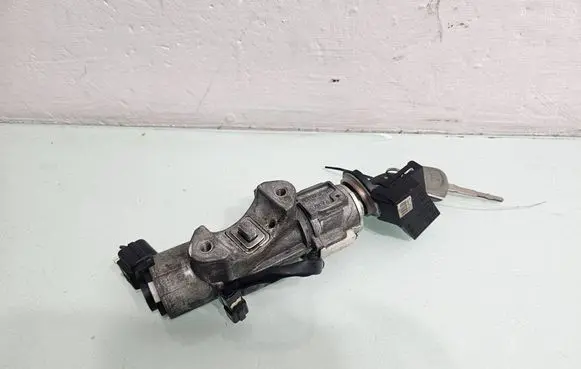 Toyota Avensis T250 Ignition lock 736661A