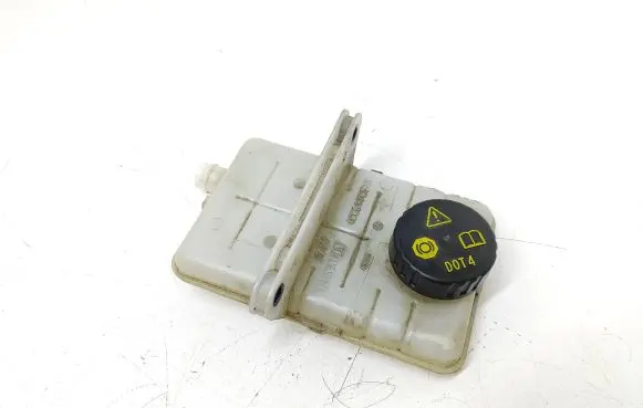 Brake fluid reservoir