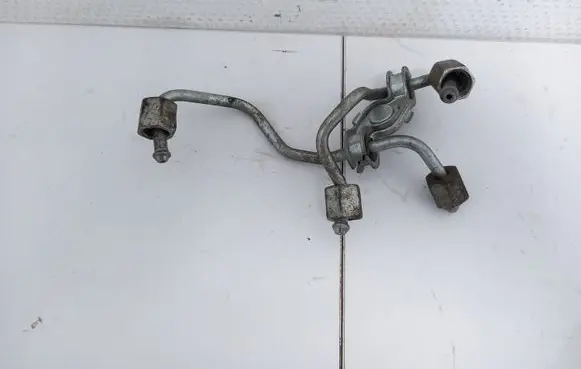 Fuel injector supply line/pipe