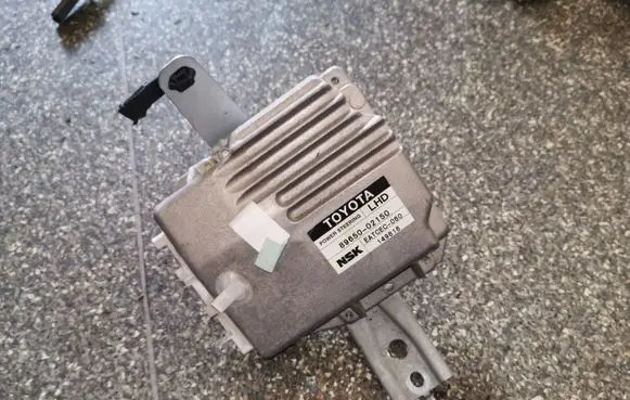 Toyota Corolla E120 E130 Power steering control unit/module 8965002150