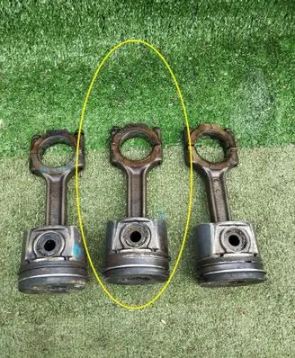 Suzuki SX4 Piston with connecting rod 