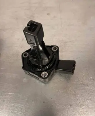 Volkswagen Golf VI Oil pressure sensor 03C907660G 6PR00962902