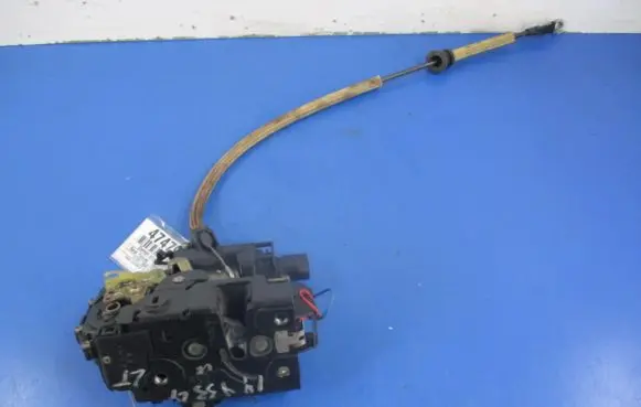 Seat Toledo II (1M) Rear door lock 3B4839015A