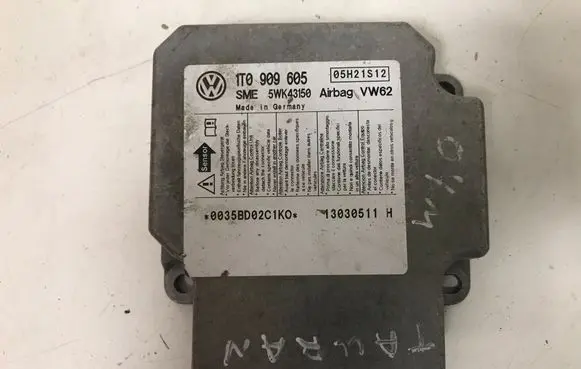 Volkswagen Touran I Airbag control unit/module 1T0909605