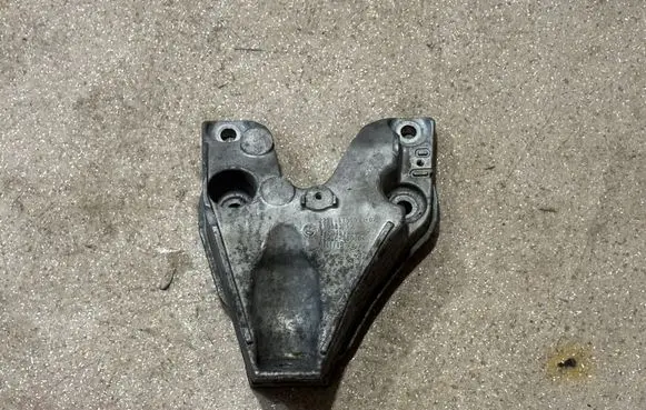 BMW M4 F82 F83 Engine mounting bracket 6789093
