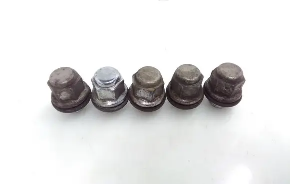 Toyota Avensis T270 Nuts/bolts 