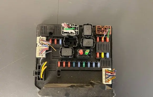 Nissan Qashqai Fuse module 284B7JD000 3280206010 519228043