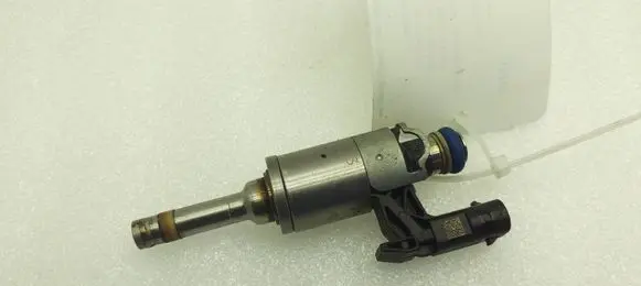 Volkswagen Golf Sportsvan Fuel injector 04E906036E
