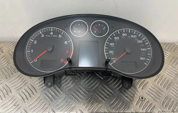 Audi A3 S3 8P Speedometer (instrument cluster) 8P0920981NX D0H22005