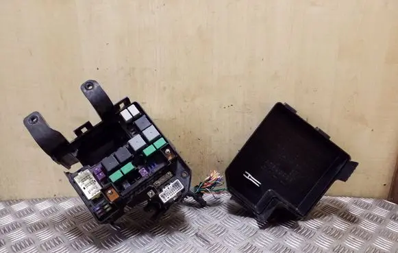 KIA Sorento Fuse box set 919502P000 912212P494