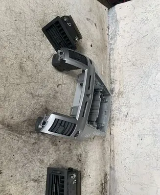 Opel Zafira B Dash center air vent grill 213680437