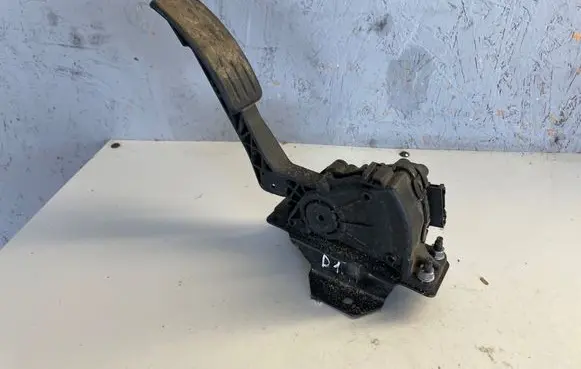 Dacia Sandero Accelerator throttle pedal 6PV00908502 8200386506D