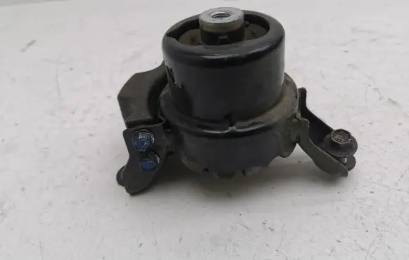 Honda HR-V Engine mount bracket