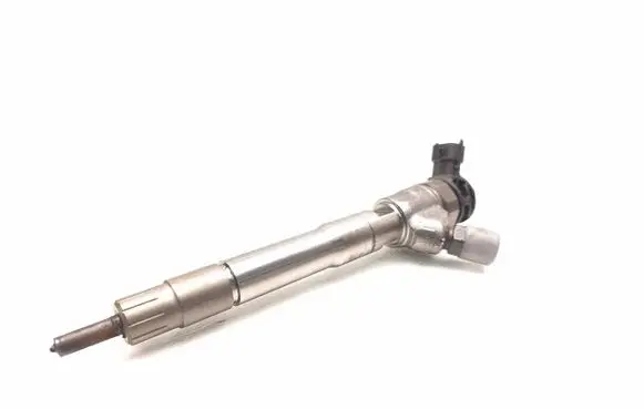 Mercedes-Benz Vito Viano W447 Fuel injector 0445110895