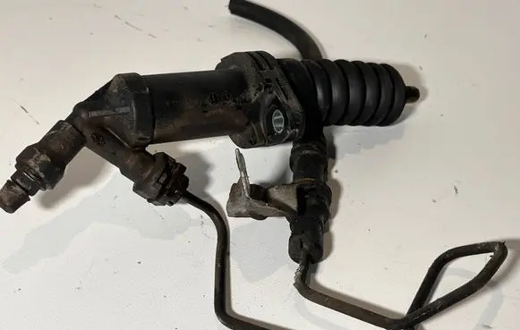 BMW 3 E90 E91 Clutch master cylinder 6785964