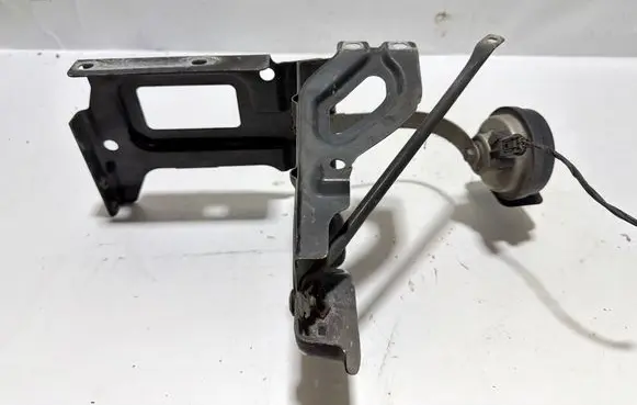 BMW Z4 E85 E86 Headlight/headlamp mounting bracket 74105G082