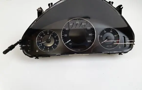 Mercedes-Benz E W211 Speedometer (instrument cluster) A2115400747