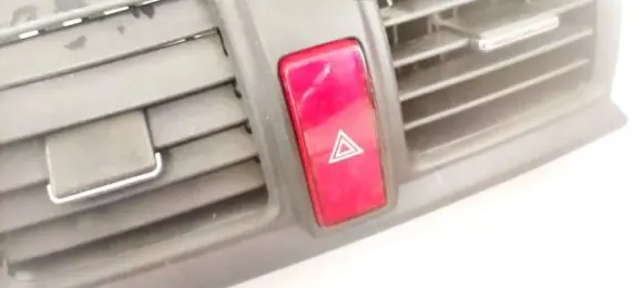 Honda CR-V Hazard light switch