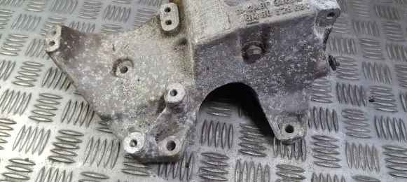 Opel Vectra B Engine mounting bracket 90528680