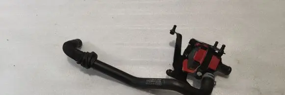 Engine coolant pipe/hose