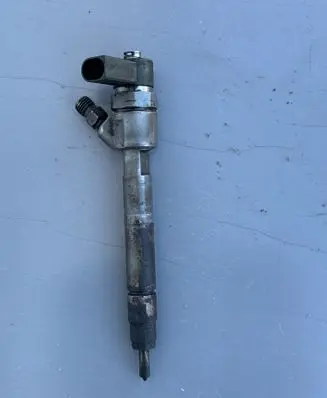 Mercedes-Benz E W211 Fuel injector 0445110177