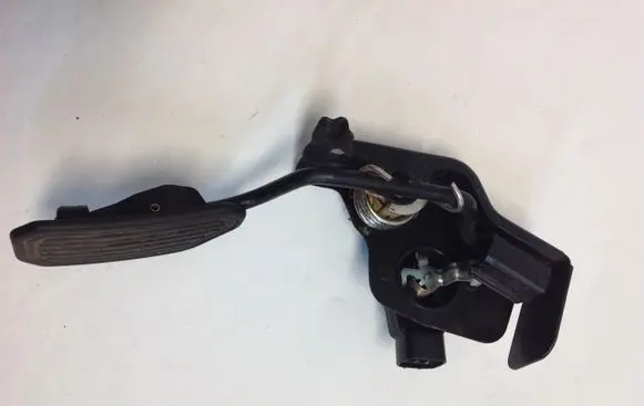 Toyota Avensis T250 Accelerator throttle pedal