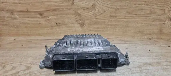 Volvo V50 Engine control unit/module 30729065A 5WS400921 SID803