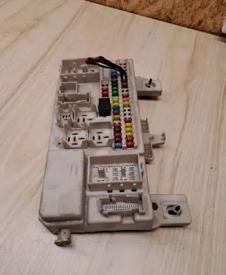 Mazda 3 I Fuse module BP4K66730C 00051542 519050082