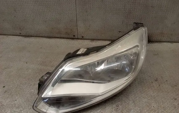 Ford Focus Headlight/headlamp BM5113W030