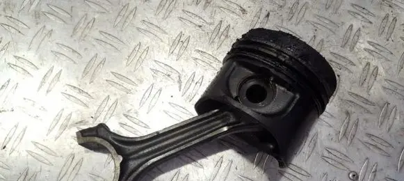 Mercedes-Benz E W124 Piston 