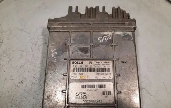 Volvo S40, V40 Engine control unit/module 0281001906 7700110648 P30613695