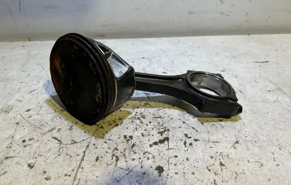 Dodge Challenger Piston with connecting rod 