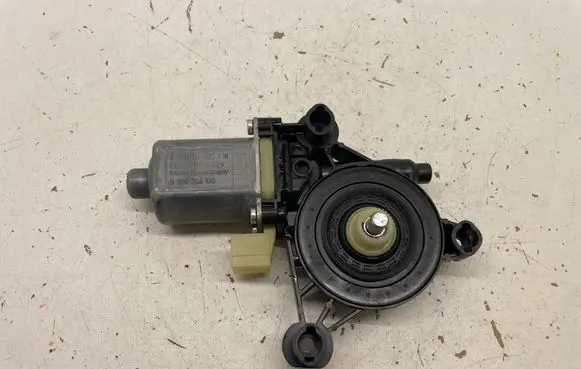 Audi A3 S3 8V Front door window regulator motor 5Q0959802B