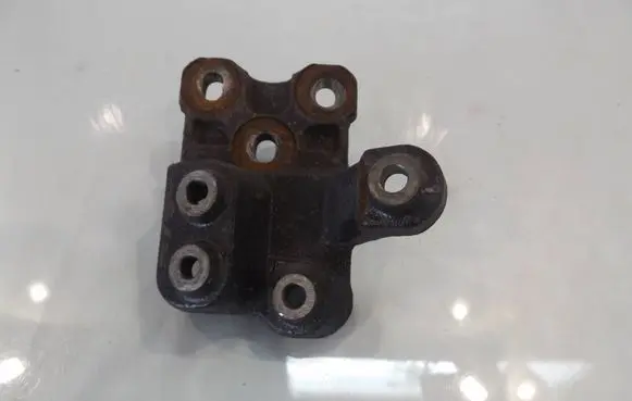 Toyota Aygo AB10 Gearbox mounting bracket