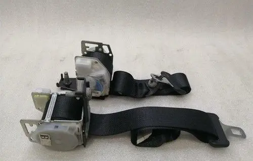 Ford Mondeo Mk III Rear seatbelt 5R3363611B68ABW