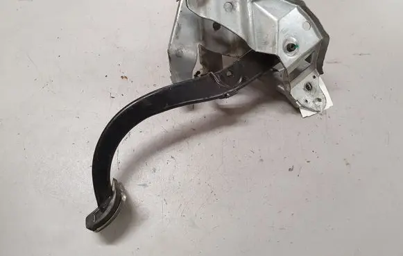Opel Astra H Brake pedal
