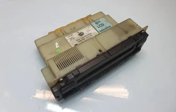 Audi A4 S4 B5 8D Climate control unit 3B1907044A 5HB00761702