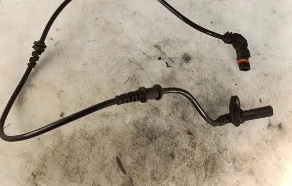 Mercedes-Benz E W212 ABS brake wheel speed sensor A2125400117