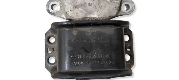 Citroen C4 II Engine mount bracket 9655922980